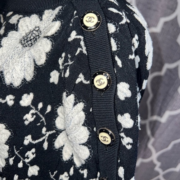 Chanel sweater from 2014 Resort Collection - Picture 5 of 12